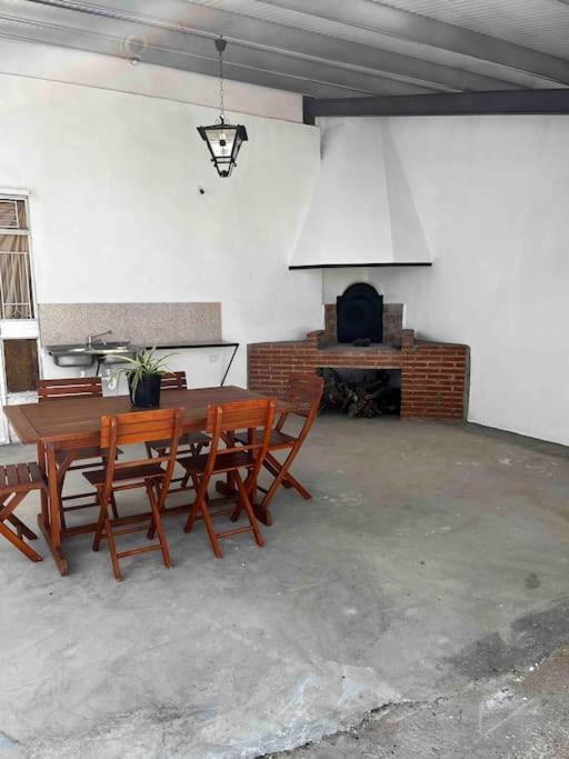 Agradable Casa Con Chimenea Interior Y Barbacoa. Βίλα Graja de Iniesta Εξωτερικό φωτογραφία